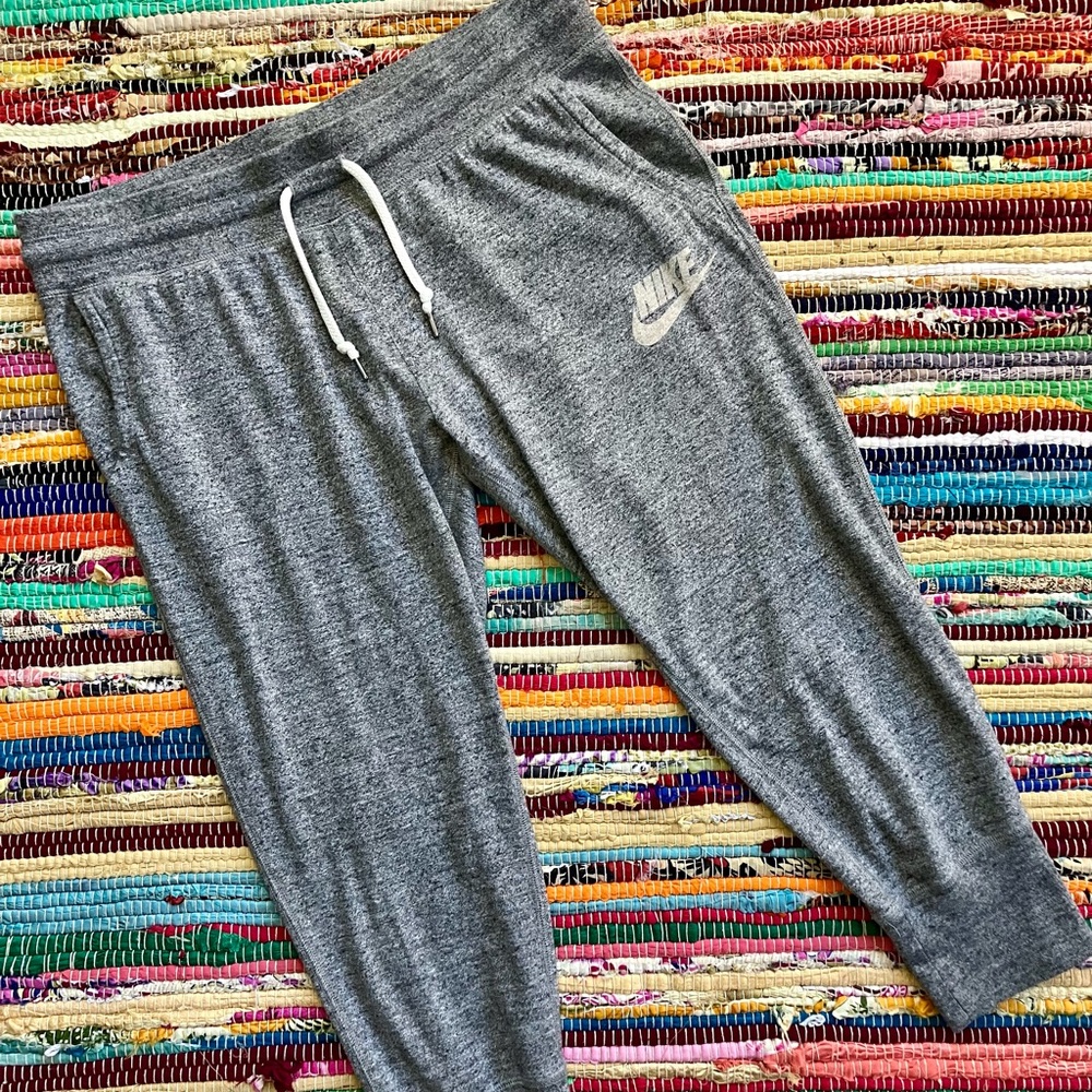 Nike ~ Grey crop joggers with pockets